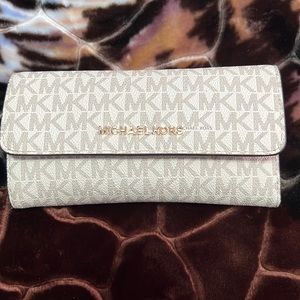 Micheal Kors JetSet TriFold Vanilla